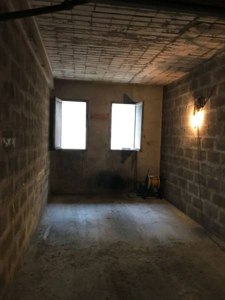 Artisan peintre à Marseille pour pose de résine époxy et application d''une peinture pro