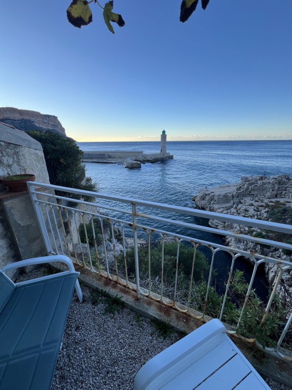 Avant l'application d'une peinture professionnelle par un peintre en batiment à Cassis proche de Marseille