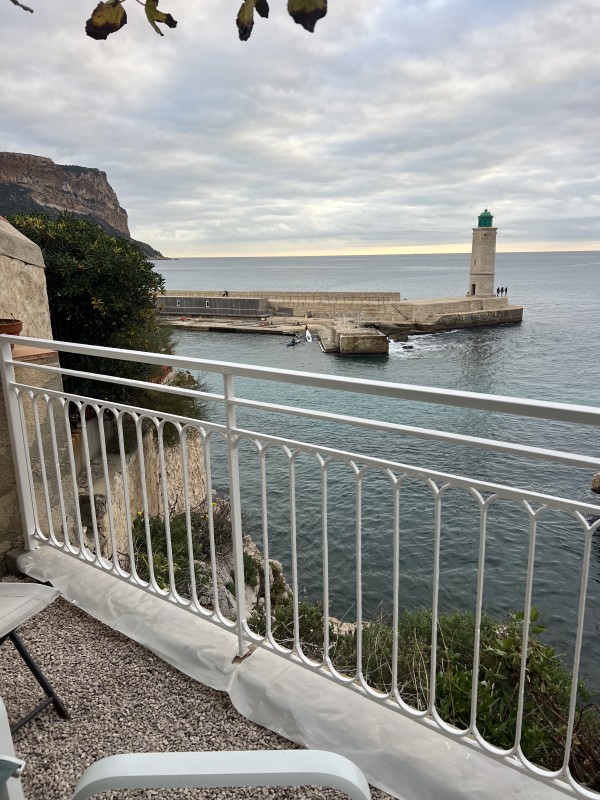 Après l'application d'une peinture professionnelle par un peintre batiment à Cassis proche de Marseille